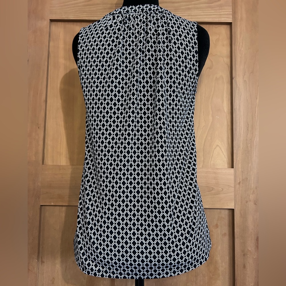 H&M Black and White Geometric Sleeveless Blouse - Picture 2 of 5